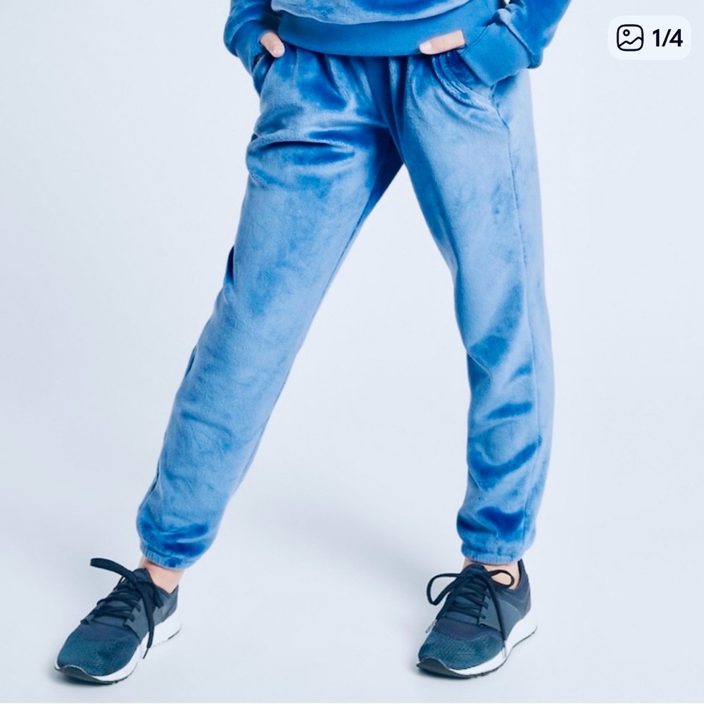 EUC Athleta Girl “Feelin’ Good” plush jogger in periwinkle Sz 6/7